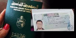 بعد الإطاحة بشبكات دولية ومحلية .. شبكات "تتمعش" من تدليس التأشيرات وجوازات السفر..والحالمون بالهجرة "عالقون" بين مطرقة الواقع..وسندان العصابات